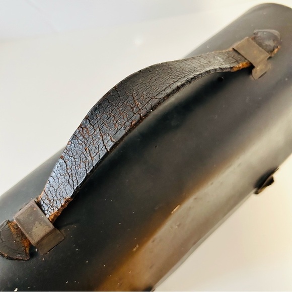 Vintage Industrial rusted lunch box, Miners Lunch Box, Industrial decor - Picture 2 of 12